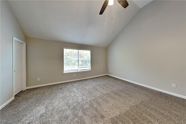 Building Photo - 6923 Foxmoor Way