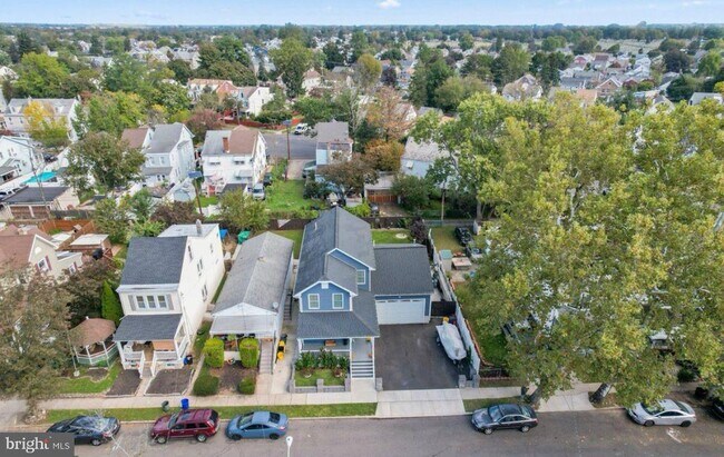 Building Photo - 234 Howell St