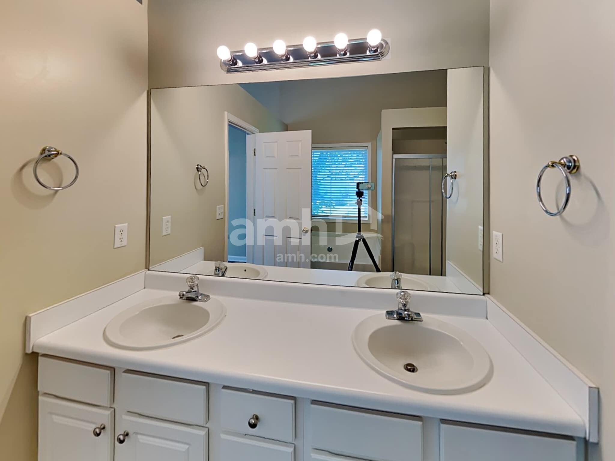 Building Photo - 3369 Woodtree Ln