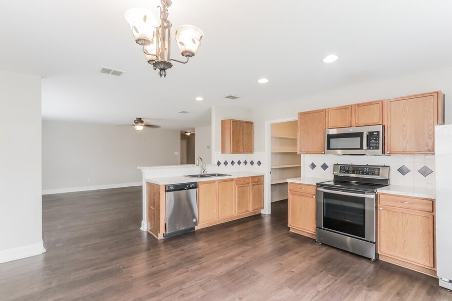 Building Photo - 2014 Gardenia Dr