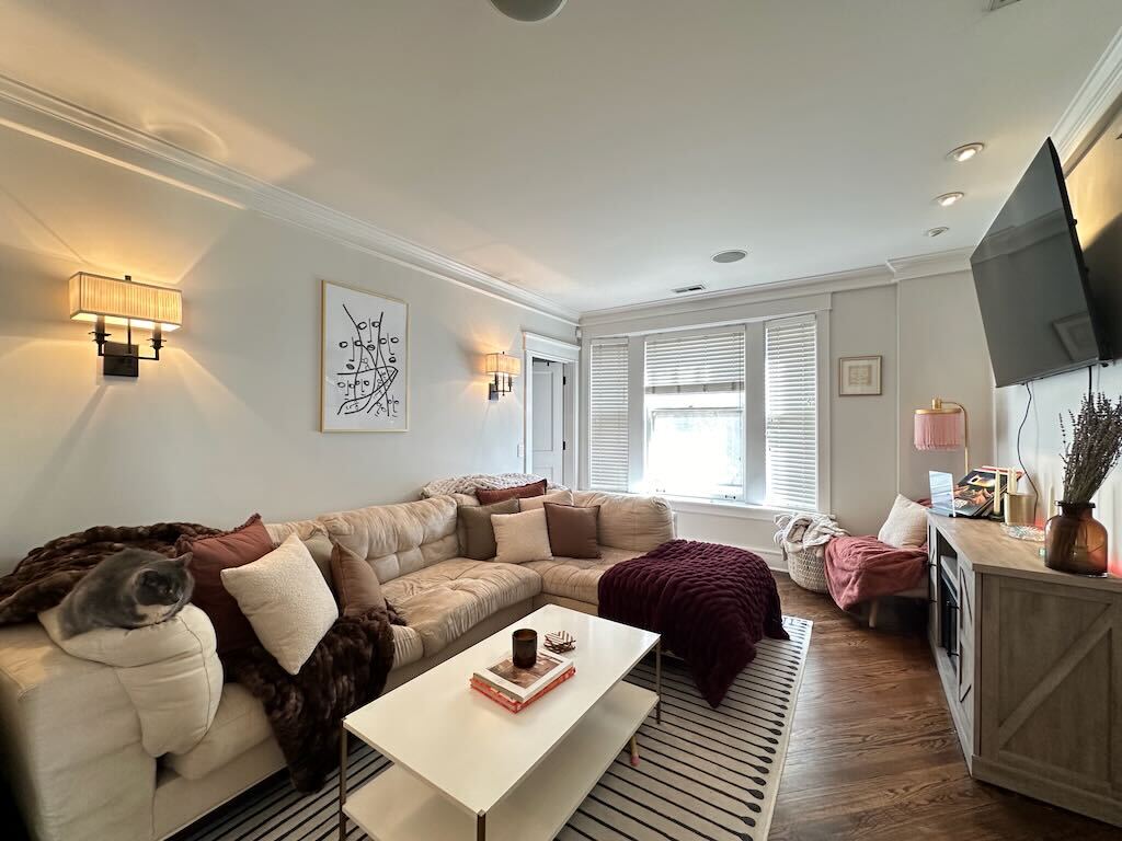 Building Photo - 1410 W Cornelia Ave