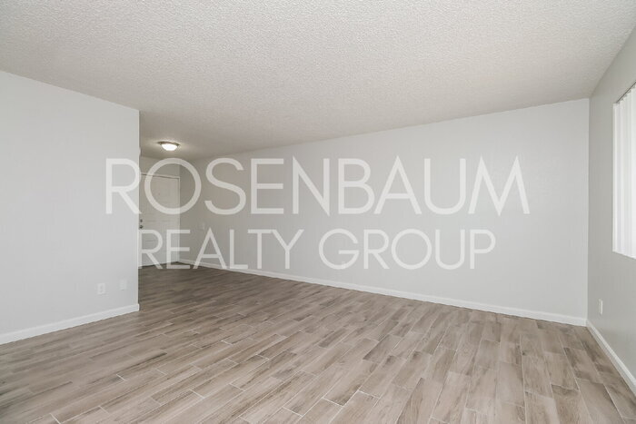 Building Photo - 1050 W University Dr