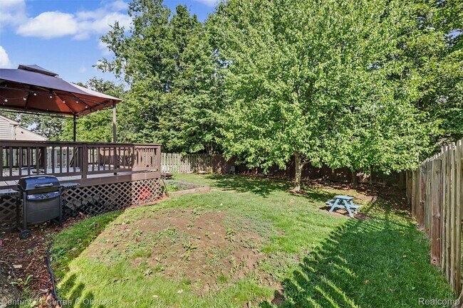 Building Photo - 7055 Oakridge Dr