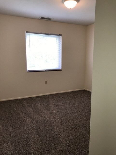 2nd bedroom - 403 County Line Rd