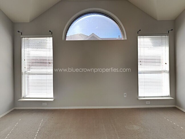 Building Photo - 8401 Greenfield Dr