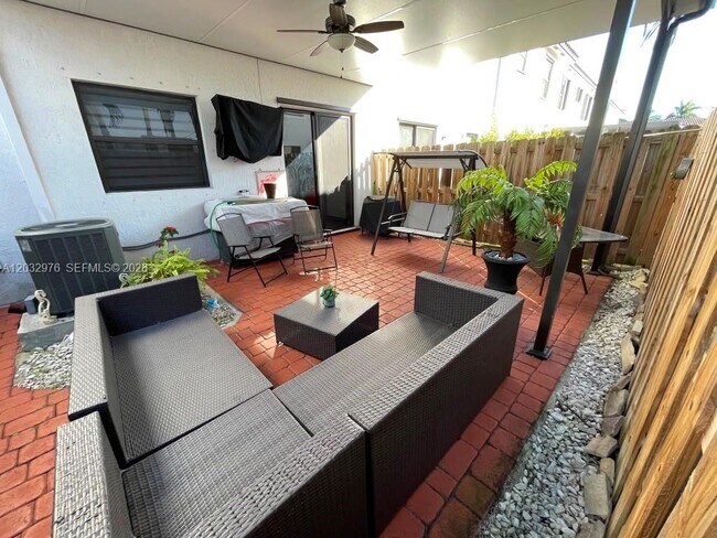 Building Photo - 25320 SW 115 Ct