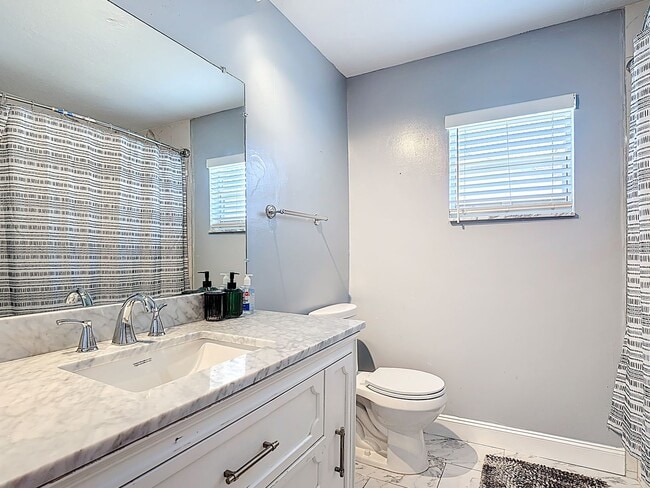 Building Photo - 3 Bedroom Home in Poinciana