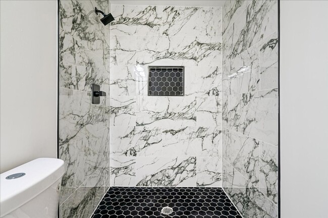 Building Photo - 5186 Broken Oak Dr