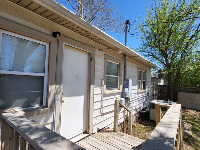 Building Photo - 705 N Boulevard