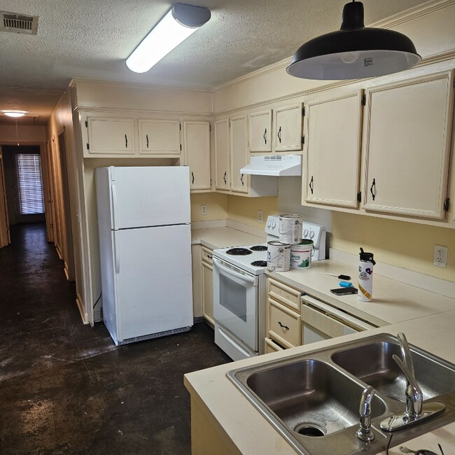 Building Photo - 102 Brendalwood Ln