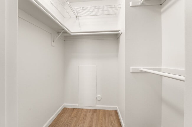 Building Photo - 16510 Stonehaven Ct