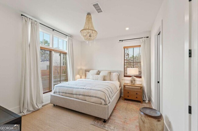 Building Photo - 10879 Serenbe Ln