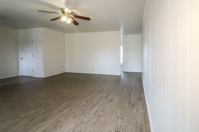 Building Photo - Located in South Tulsa - 3 Bedroom Home!!