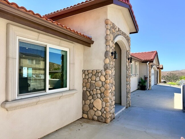Building Photo - 5544 Crestone Ct