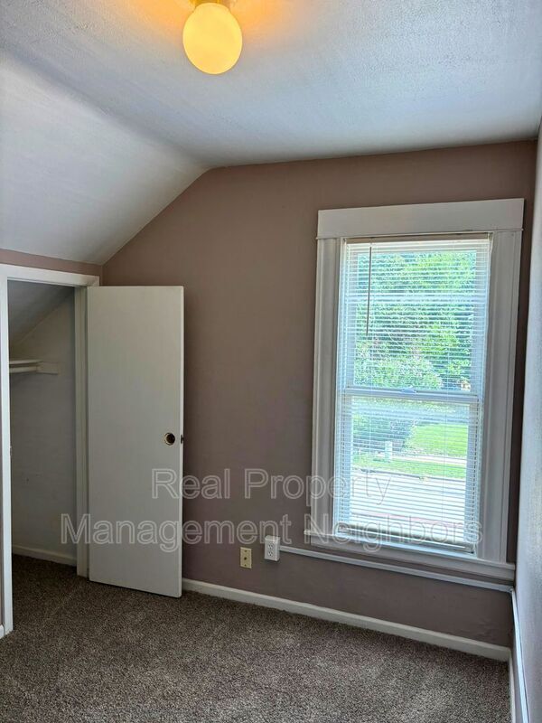 Building Photo - 2257 Berwyn Ave SW