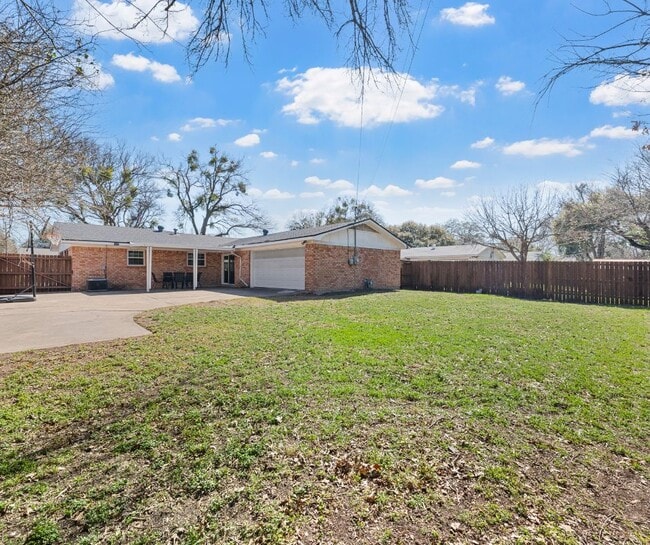 Building Photo - 6319 Wiethorn Dr