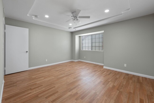 Building Photo - 850 Tamayo Dr