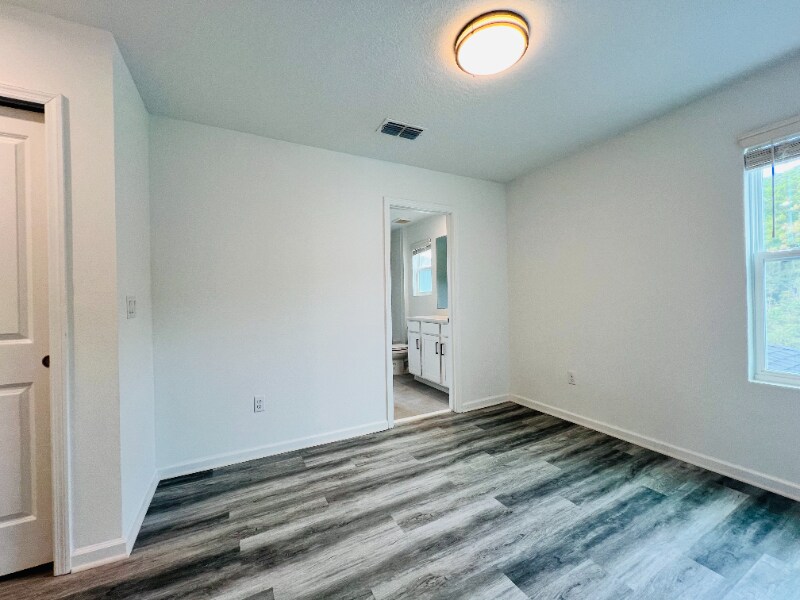 Building Photo - 11616 Sunsail Ave