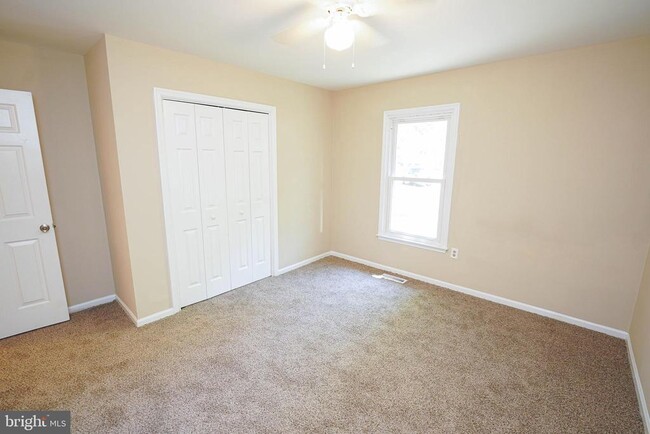 Building Photo - 5679 Anchor Pl