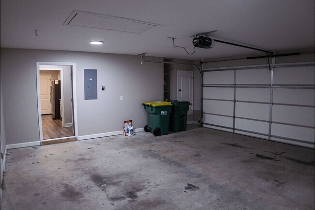 Building Photo - Beautiful home ready!