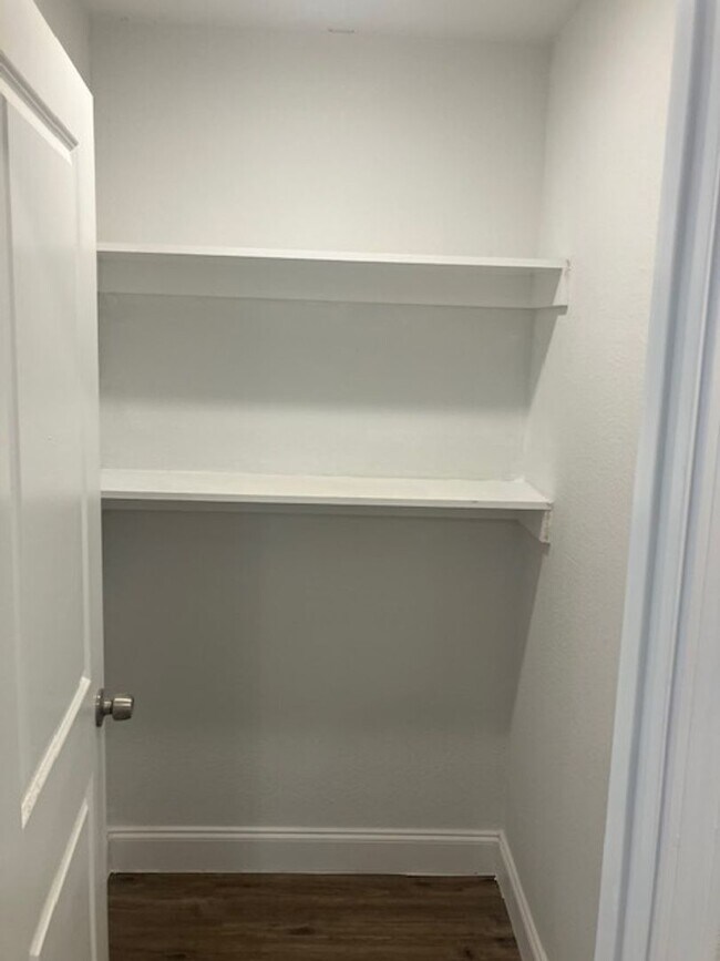 Building Photo - 205 Nob Hill Rd