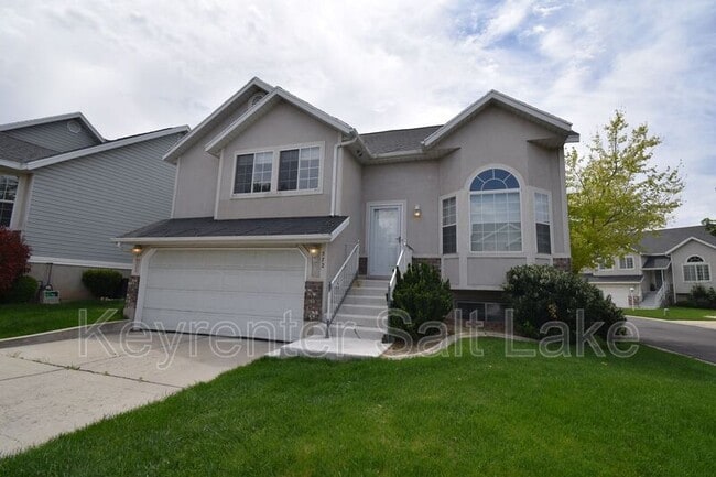 Building Photo - 572 E Thatcher Way