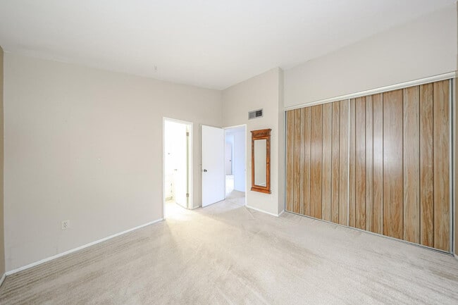 Building Photo - 102 W Concorda Dr