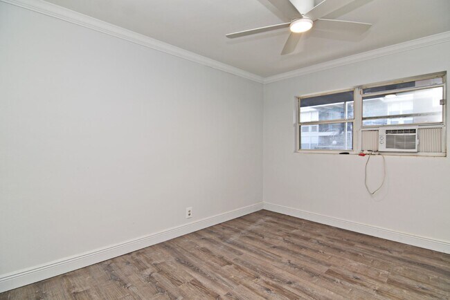 Building Photo - Limited Time Rent Special!!! Lakefront Liv...