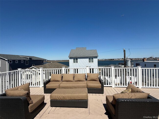 Building Photo - 227 W Pine St