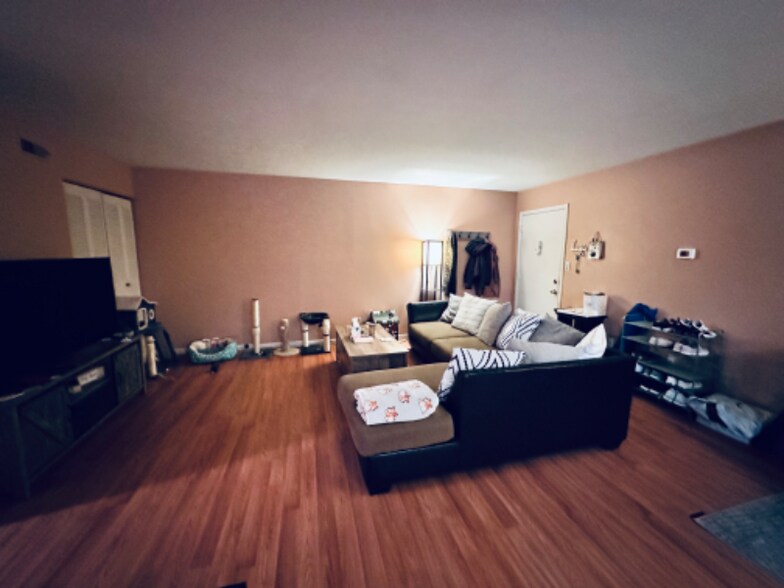 Building Photo - 2916 State Hill Rd