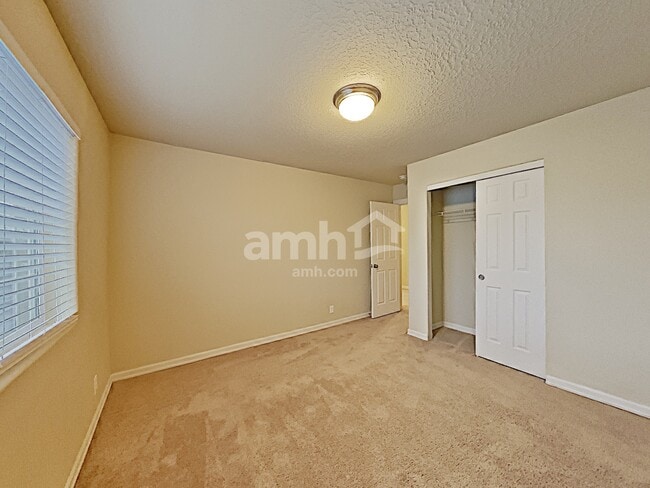 Building Photo - 9309 NE 81st St
