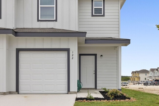 Building Photo - Move-In Ready Duplex – 3 Beds, 2.5 Baths, ...