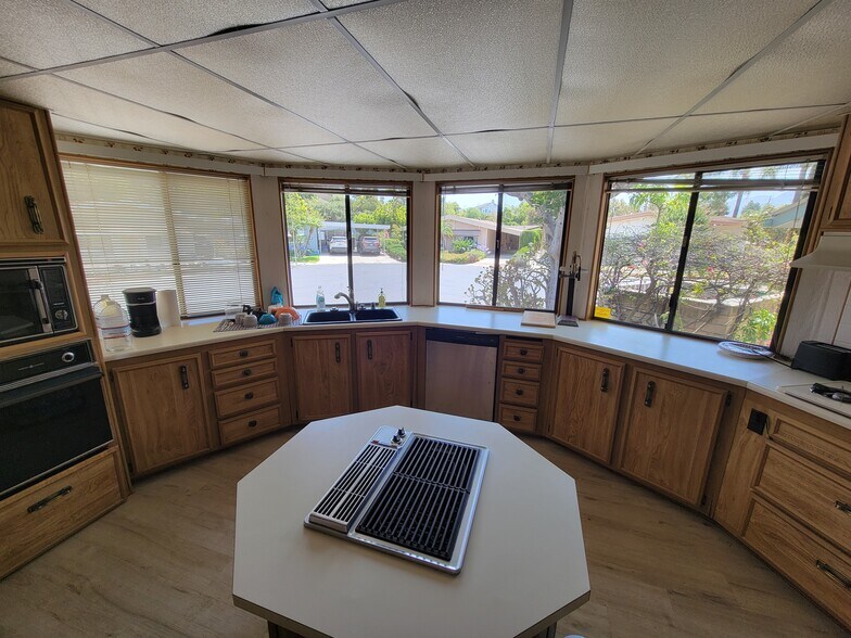 Carousel kitchen - 18 Tahquitz Ct