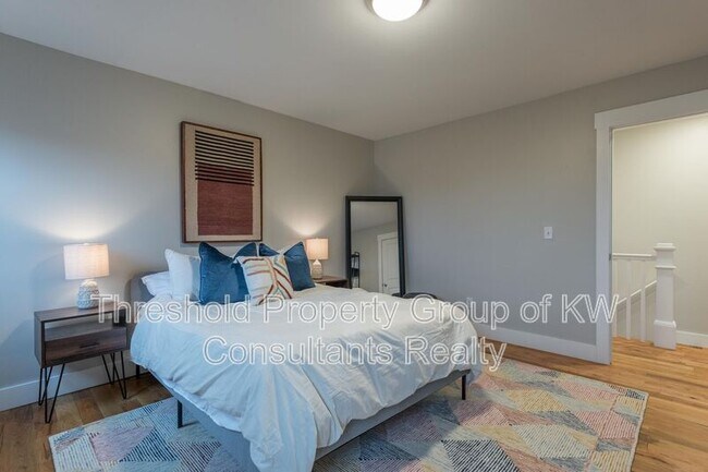 Building Photo - 65 E 7th Ave