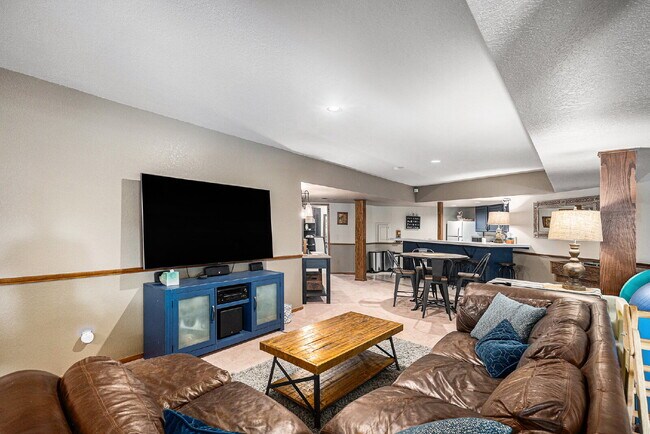Building Photo - "Spacious 4-Bedroom Retreat with 3.5 Baths...