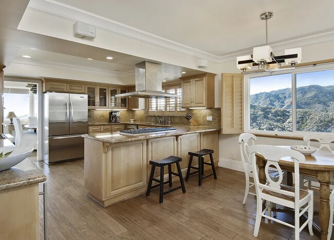 Building Photo - Magnificent views! Completely Private! One...