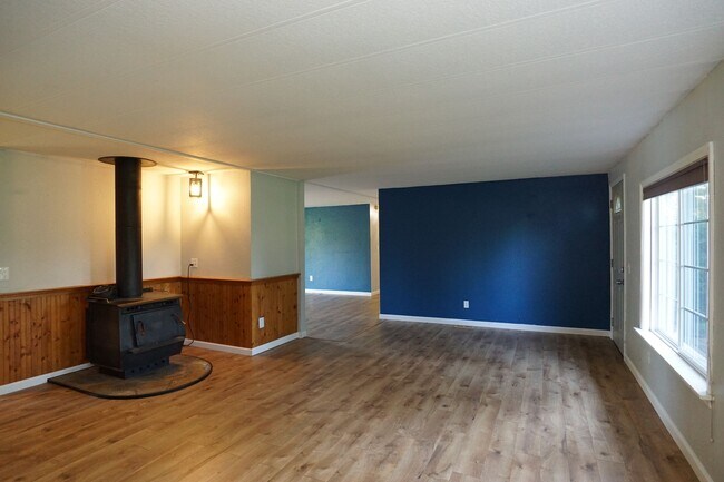 Building Photo - 432 4th Ave SE
