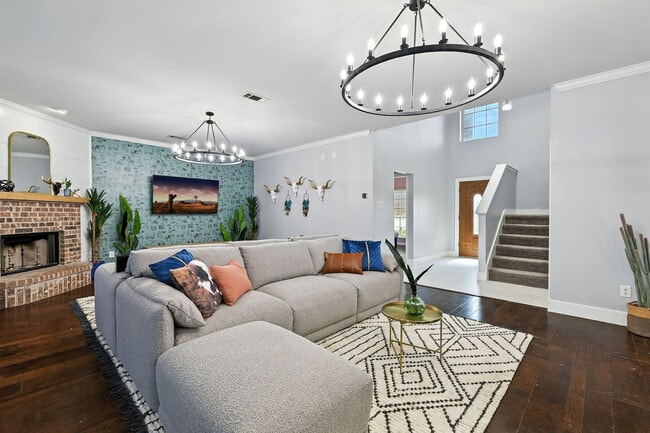 Building Photo - 2516 Castle Pines Dr
