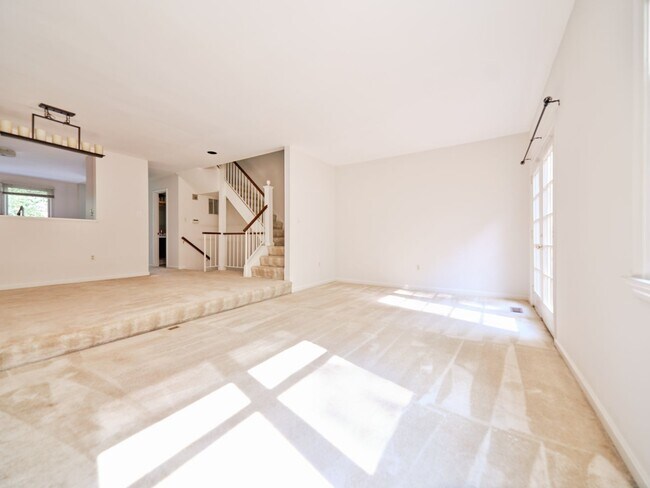 Building Photo - 1339 Templeton Pl