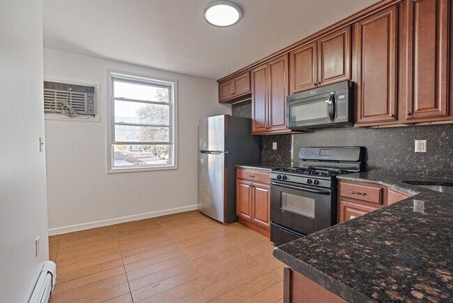 Building Photo - 337 Summit Ave