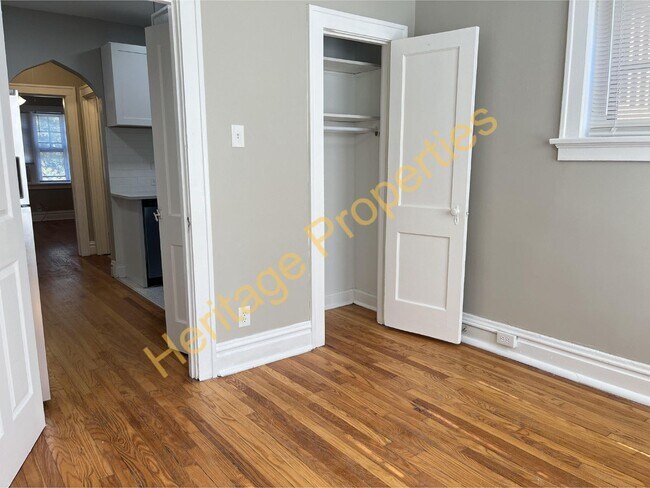 Building Photo - Freshly Updated Southampton 1 Bedroom