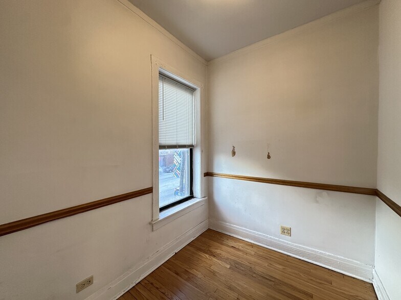 Building Photo - 4607 N Western Ave