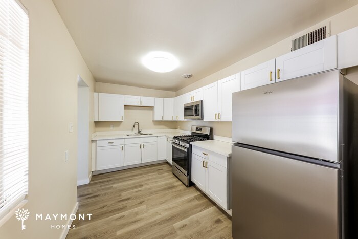 Building Photo - 2311 W Whitton Ave