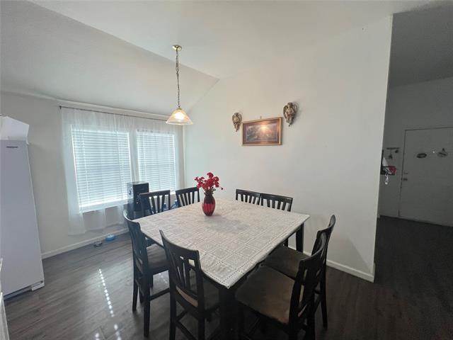 Building Photo - 1923 Pin Oak Ln