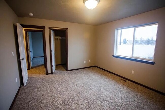 Building Photo - For Rent – Beautiful 3 Bed, 2 Bath Home wi...