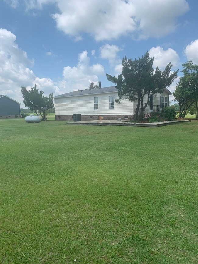 Building Photo - 3 Bedroom 2 Bath Home in Belvidere $1350/mo