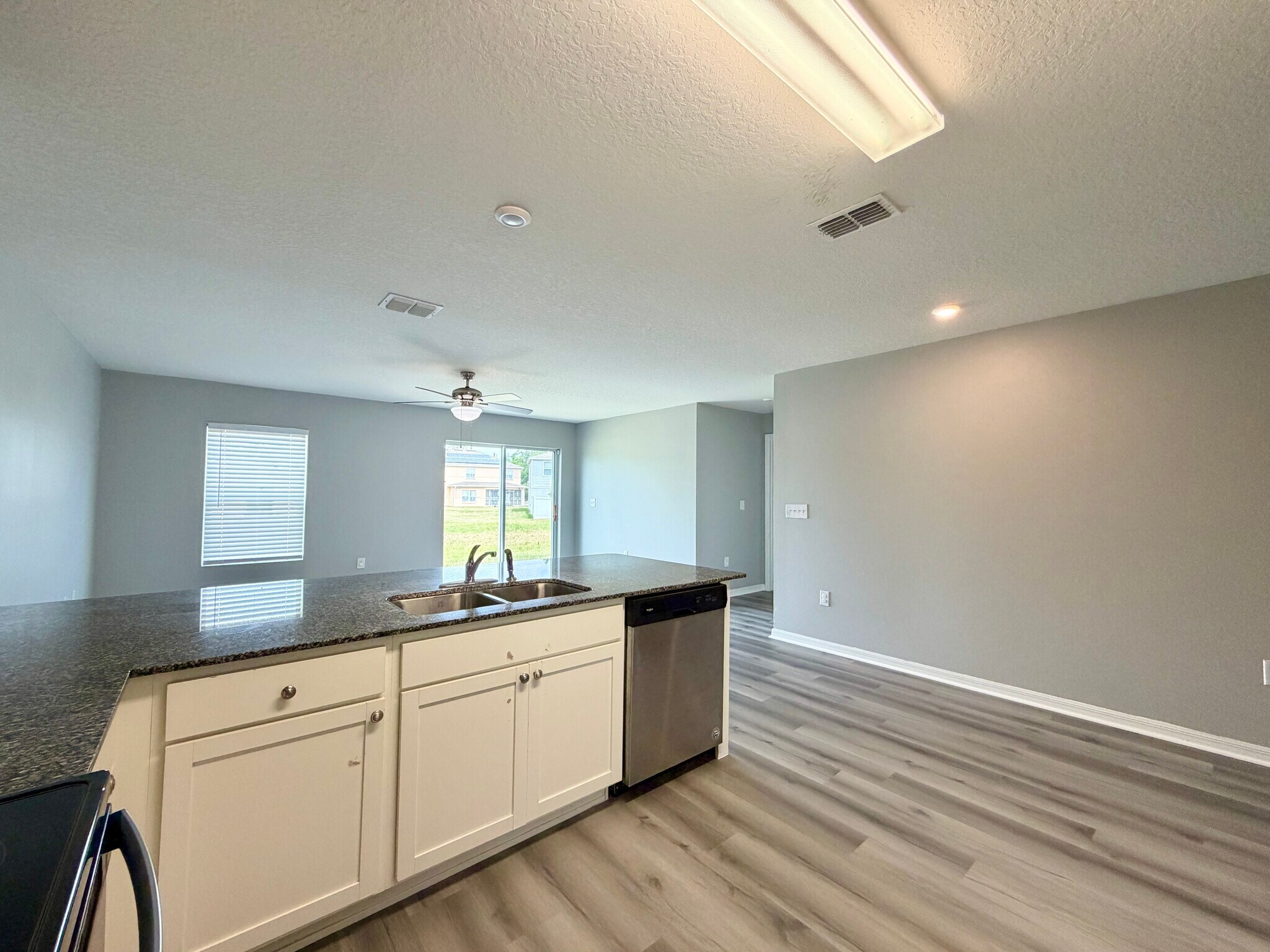 Building Photo - 687 Gila Dr