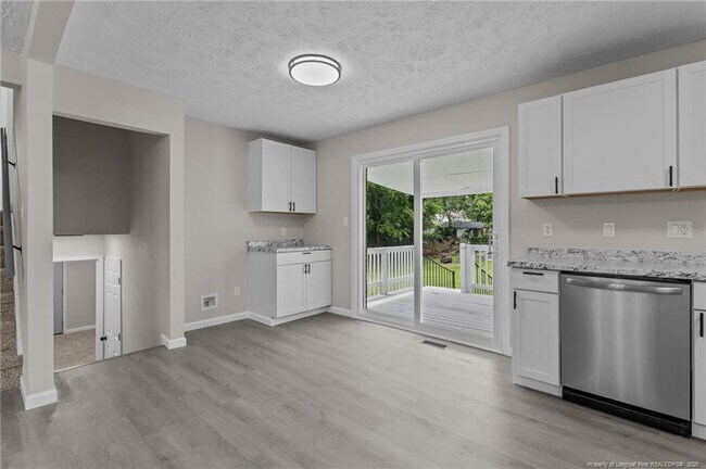 Building Photo - 7326 Hyannis Dr