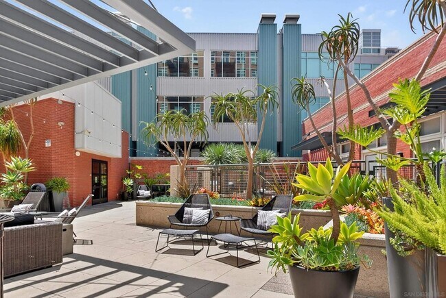 Building Photo - 877 Island Ave