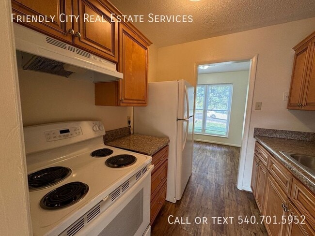 Building Photo - 1E Holly Ct-